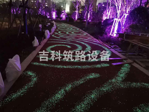 荧光石路面